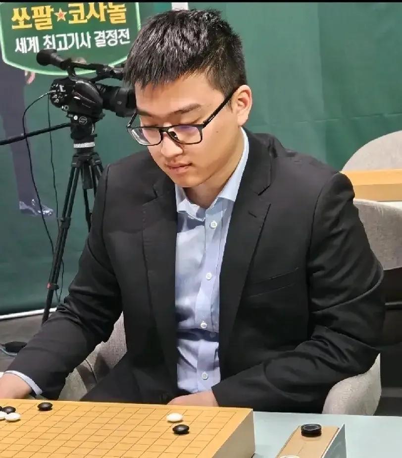 如此状态~屠晓宇晋级决赛难
老当益壮~党毅飞力克姜东润


首届最高棋士战9人循