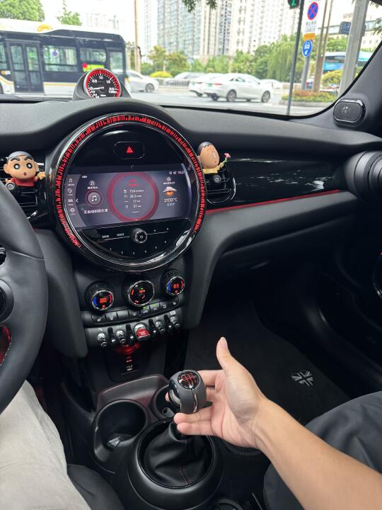 是谁说手动挡省油？look my eyes！