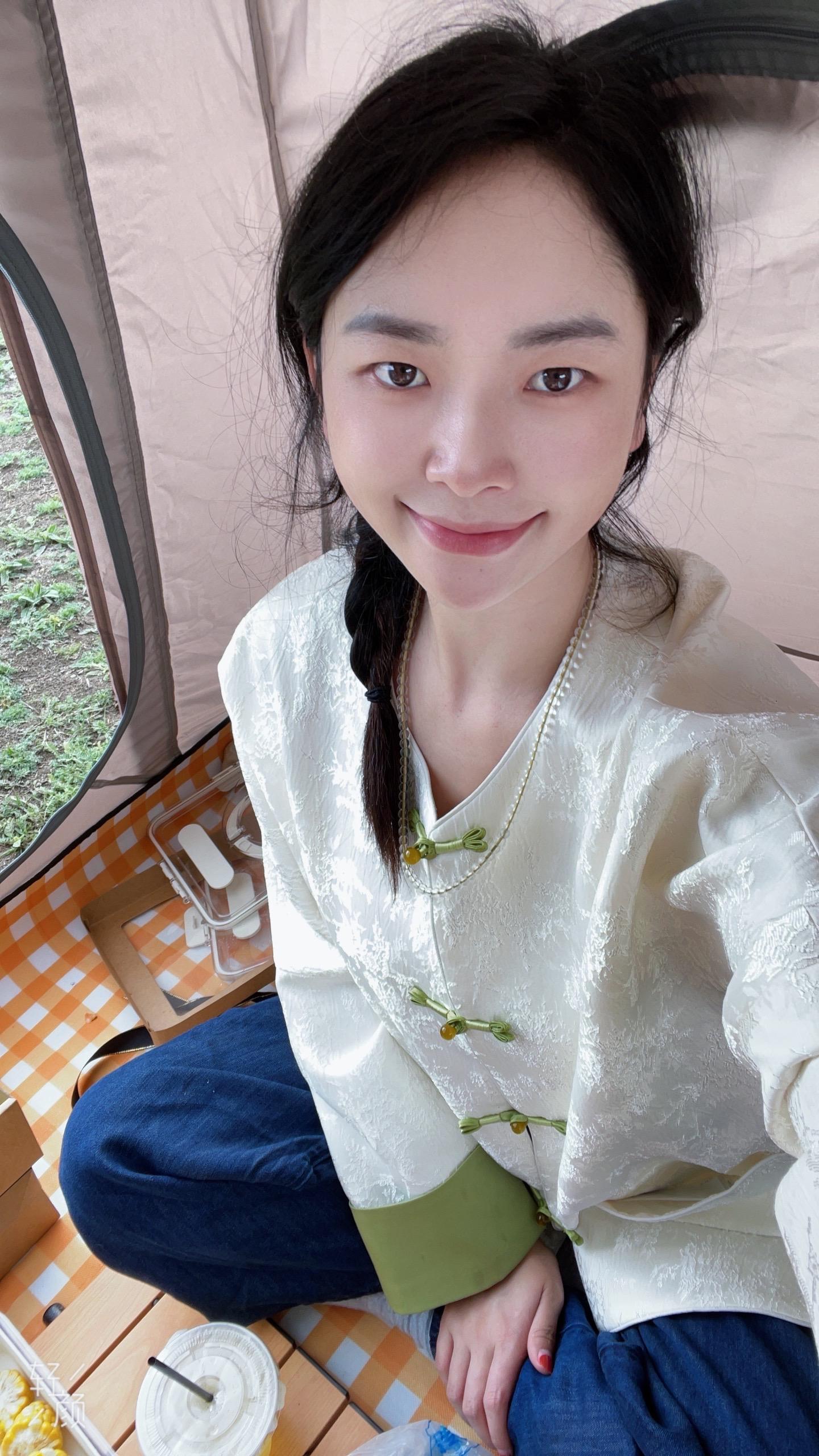 人的磁场很重要 多和善良的人同行 多和勤奋的人携手 多和真诚的人同路