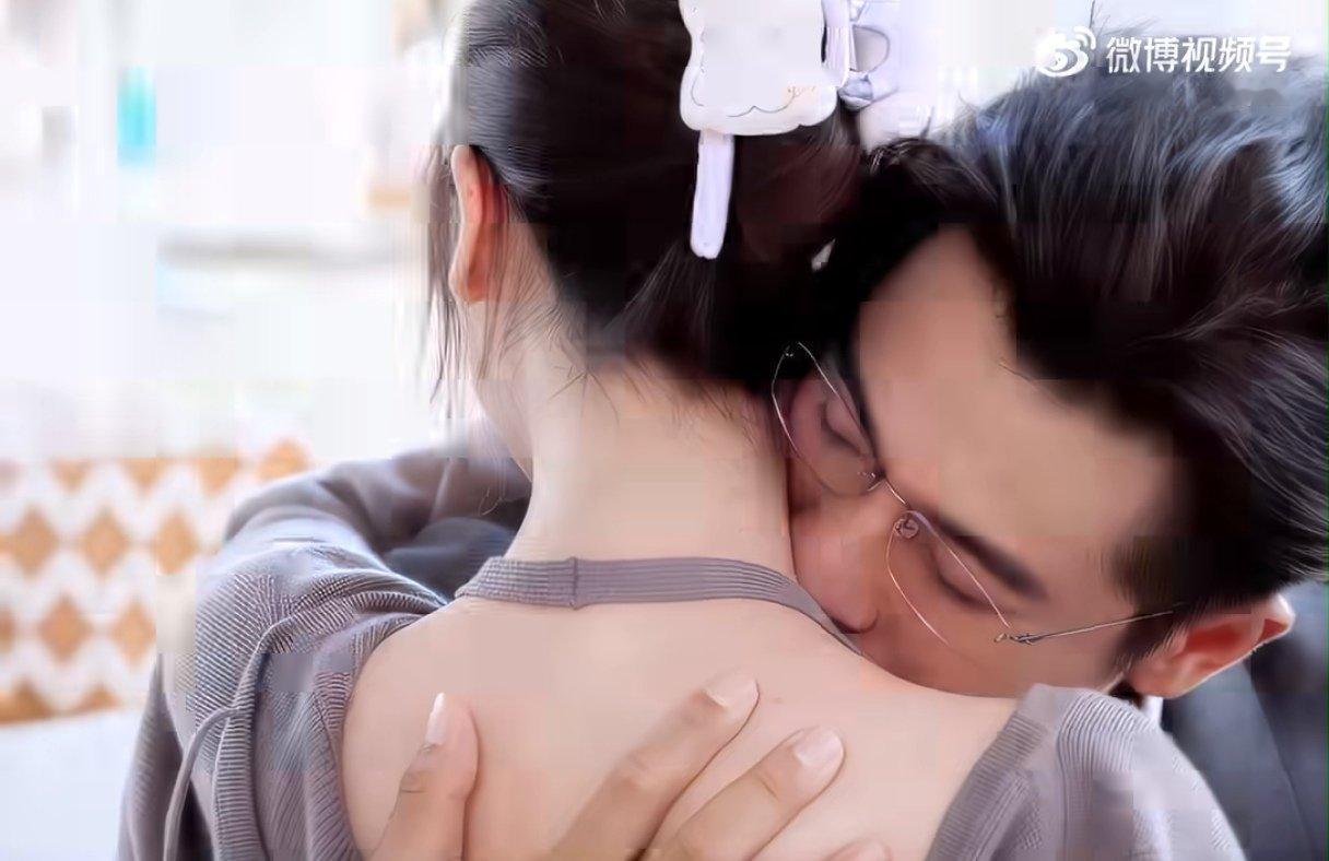 李一桐躲衣柜这段美人余 看完《美人余》衣柜片段久久缓不过来！余梦躲在狭小衣柜，目