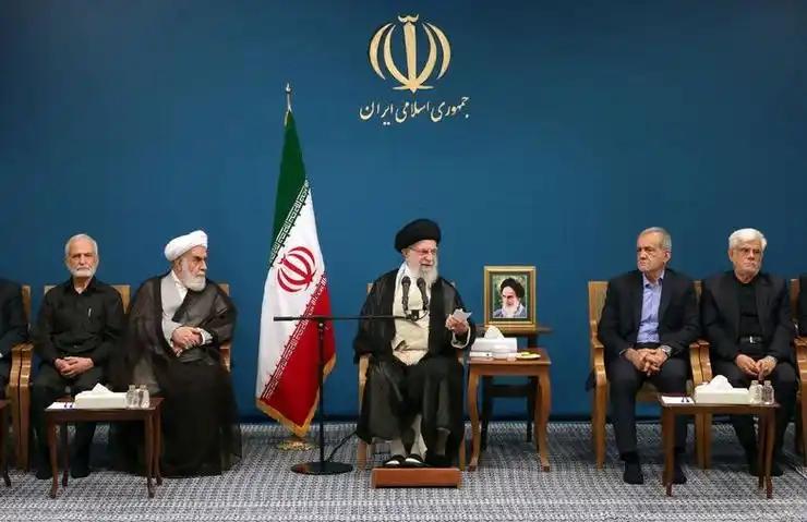 美伊冲突已僵持整整四周，美国当初信誓旦旦承诺的“闪电战”彻底沦为国际笑柄，不仅没