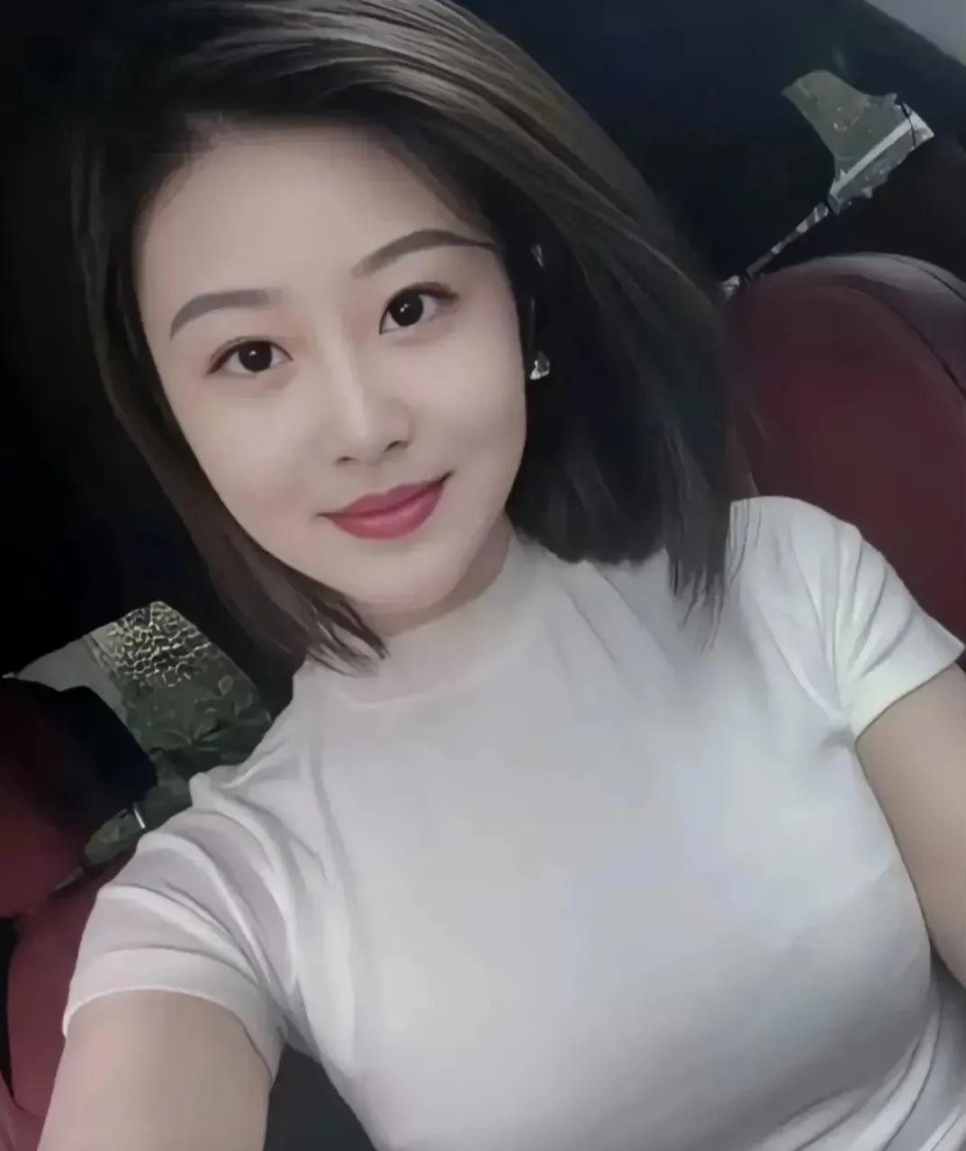 寻找伴侣时，漂亮与贤惠似乎成了两难的选择。但真正的爱情，不应只看表面的光鲜，更应