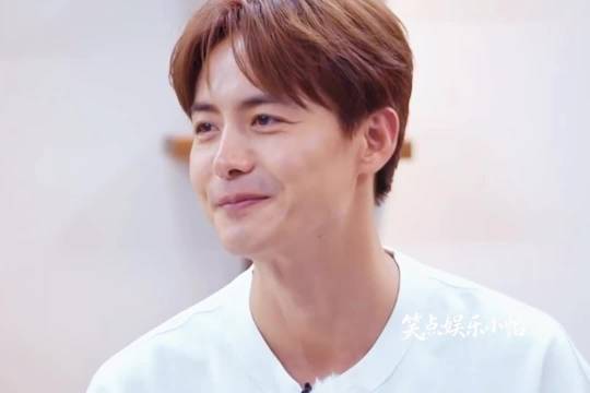 马天宇低谷期找杨幂谈心
他说父亲走后把自己锁在房间两三个月，每天躺着，甚至觉得快撑不住了，最后鼓起勇