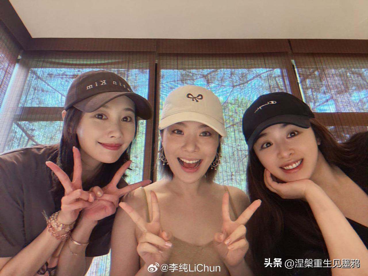 王菊瘦到认不出站C位，李纯张含韵同框比耶，三人状态一个比一个绝

李纯在北京发布