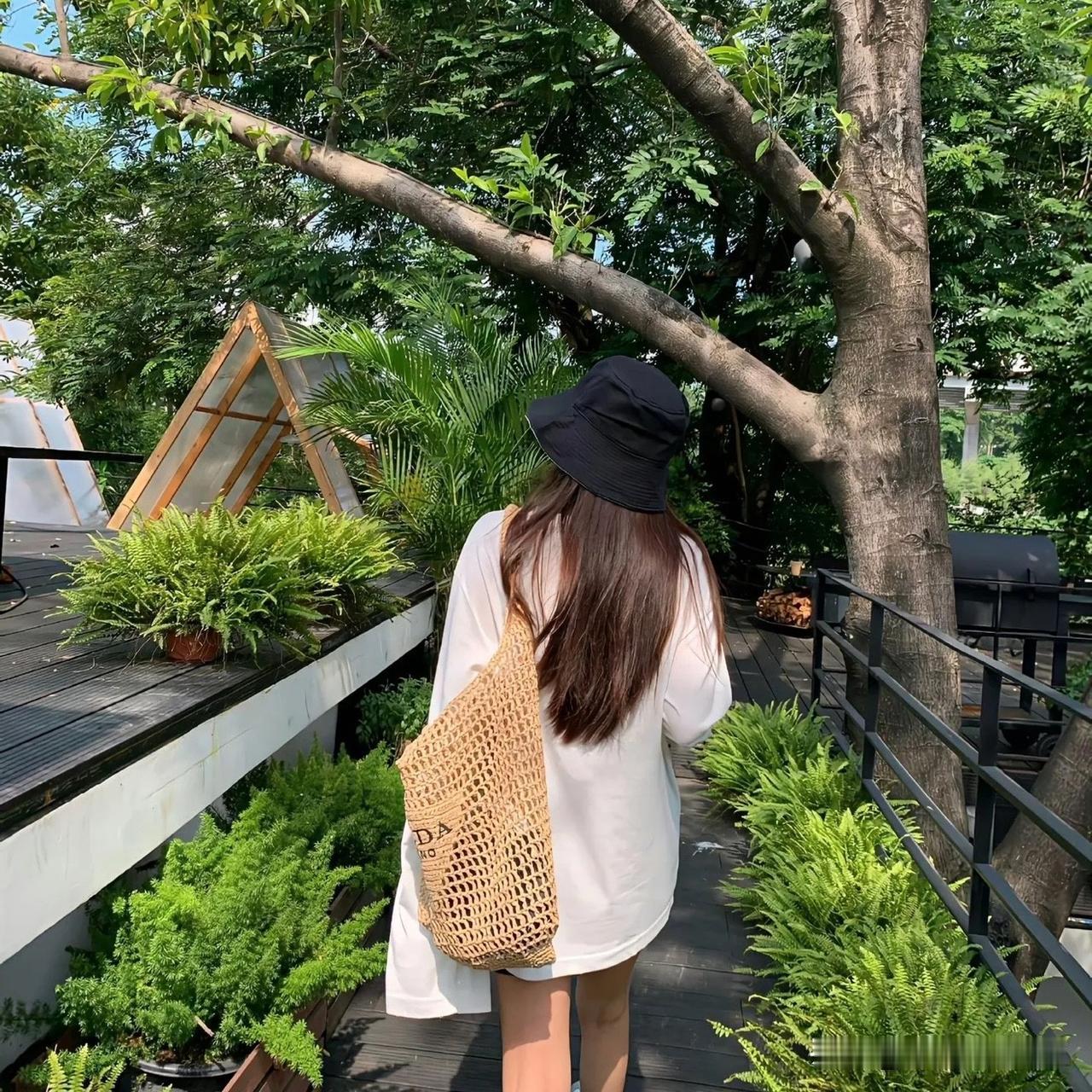 女人要记住：

如果这个男人背叛了你，还不知悔改，向着外面的女人说话，那你不要再