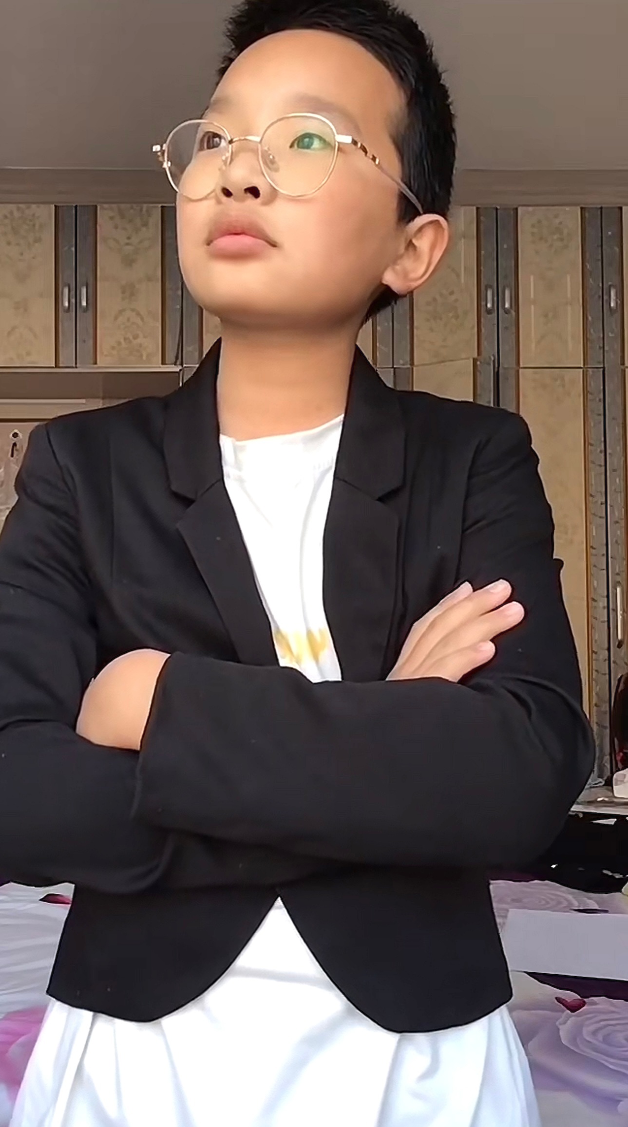 钟美美回应4年留学花费约300万我靠，这孩子表演能力太强了这么多年我一直以为是位