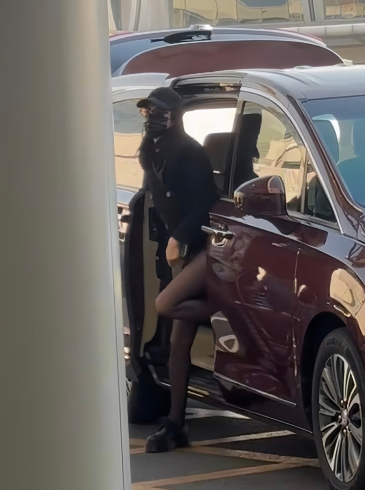 迪丽热巴黑丝长腿难怪我几个同学毕业后，死活就在新疆现在知道了热巴啊，你以后到底喜