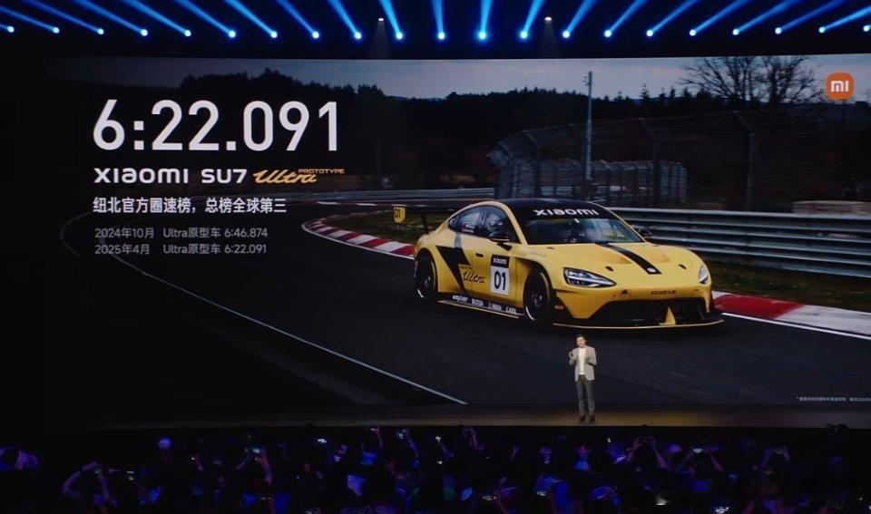 小米SU7 ultra原型车，纽北圈速6分22秒，纽北总榜第三名。确实很强。压力