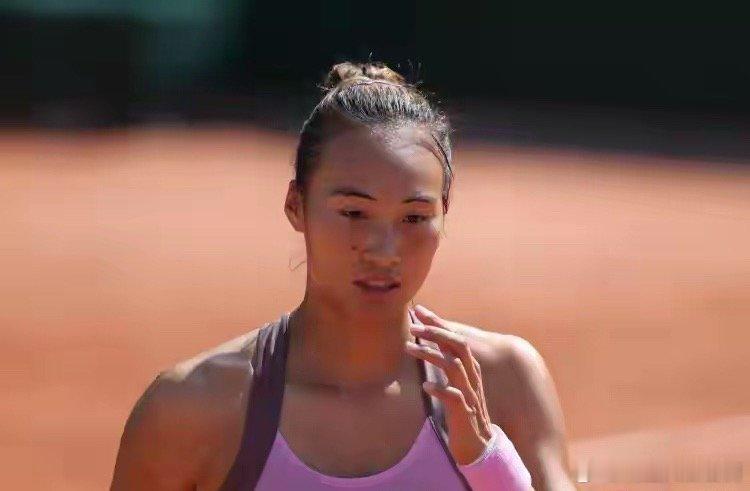 郑钦文诺丁汉首轮比赛时间来了！18:30迎战萨卡里，赢球难度大！北京时间6月15