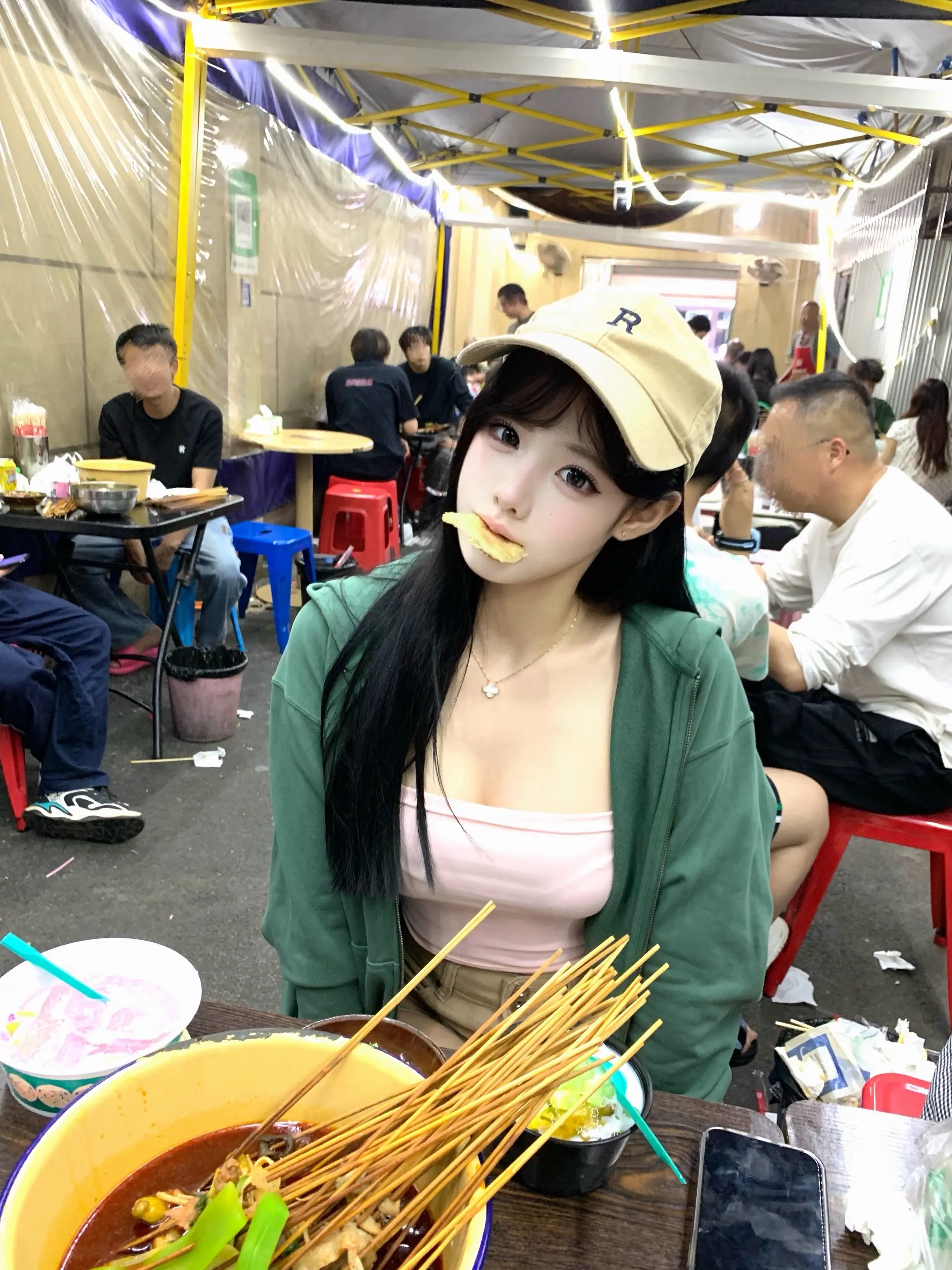 网上立立清醒人设得了 现实里谁不想急头白。脸的问一句 你到底爱不爱我