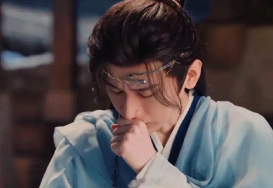 《天地剑心》25集预告王权富贵咳出血了而且血的颜色还是黑的，他意识到自己这是伤到