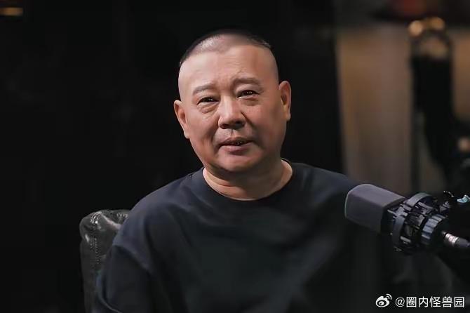 郭德纲说：“天赋这东西，我给您举个例子。我有一个徒弟叫岳云鹏，他现在红得不得了。