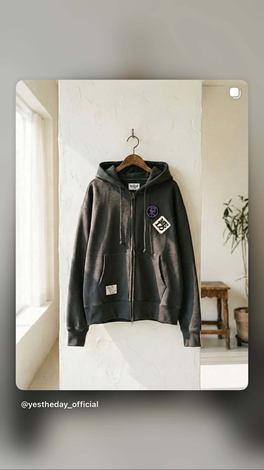 “CB百蓝_。251220金钟云 ins story更新： 