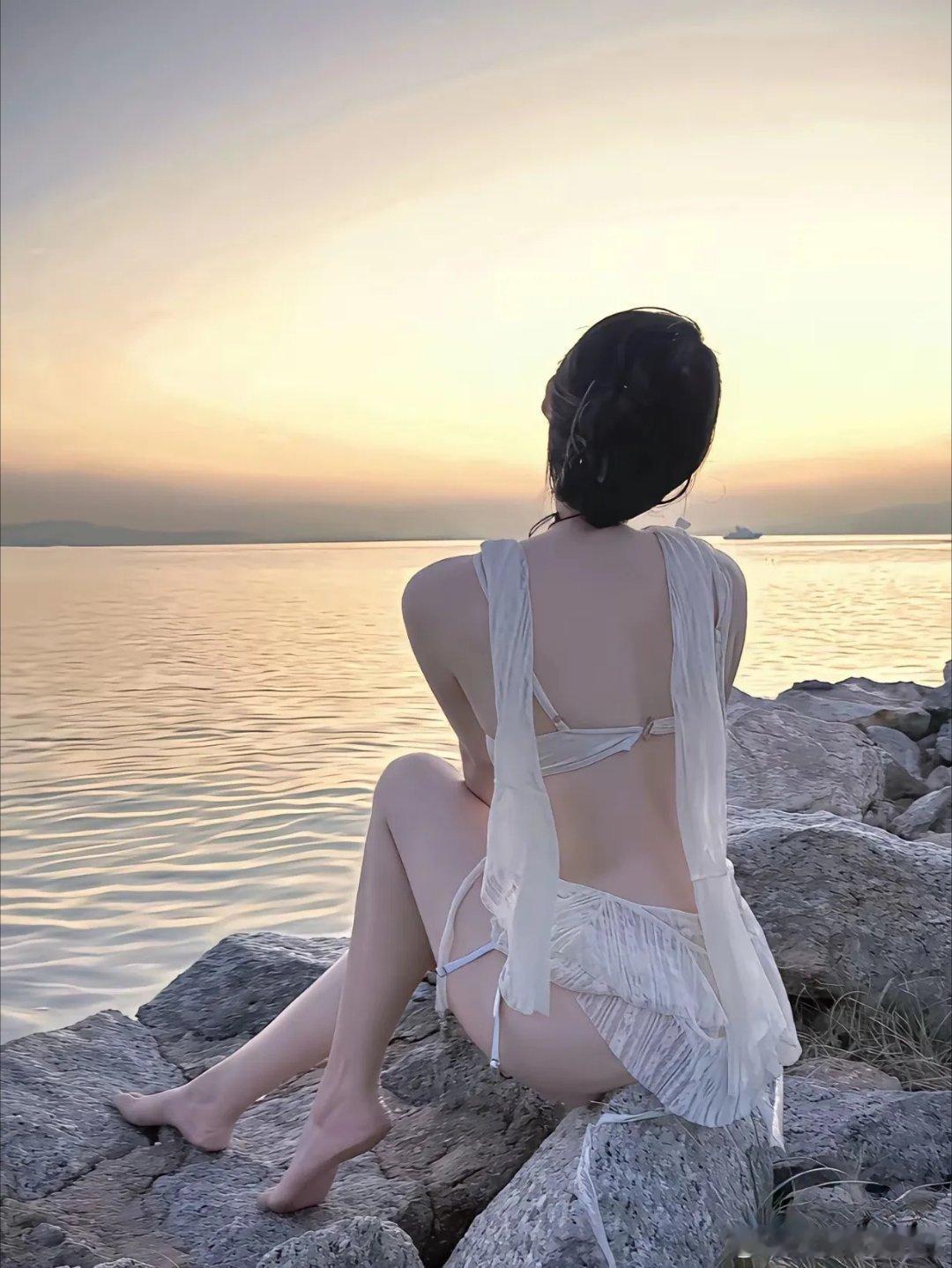 美女在想什么呢？ 