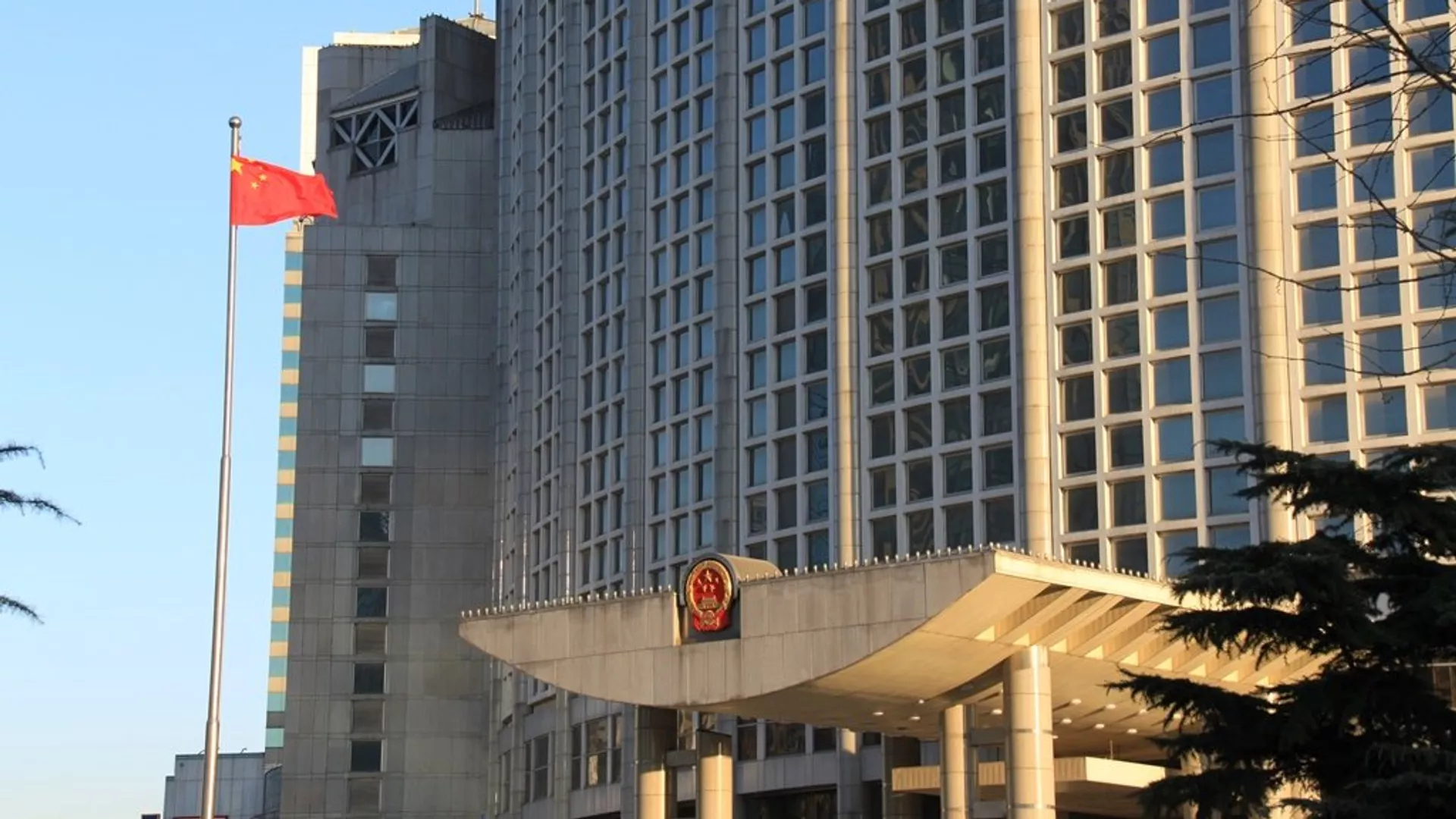 中国外交部回应乌克兰制裁：立即纠正错误，消除负面影响。乌克兰宣布与欧盟18轮制裁