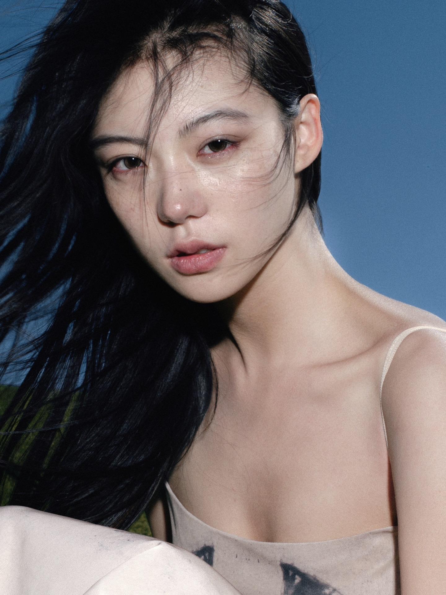 向我走来。带着蓝天
带着温暖
