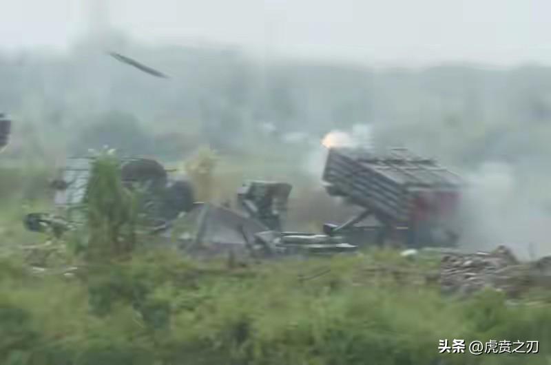 台媒：台军“雷霆2000”射击训练时发生意外，火箭弹刚发射就坠落
此前两名教练机