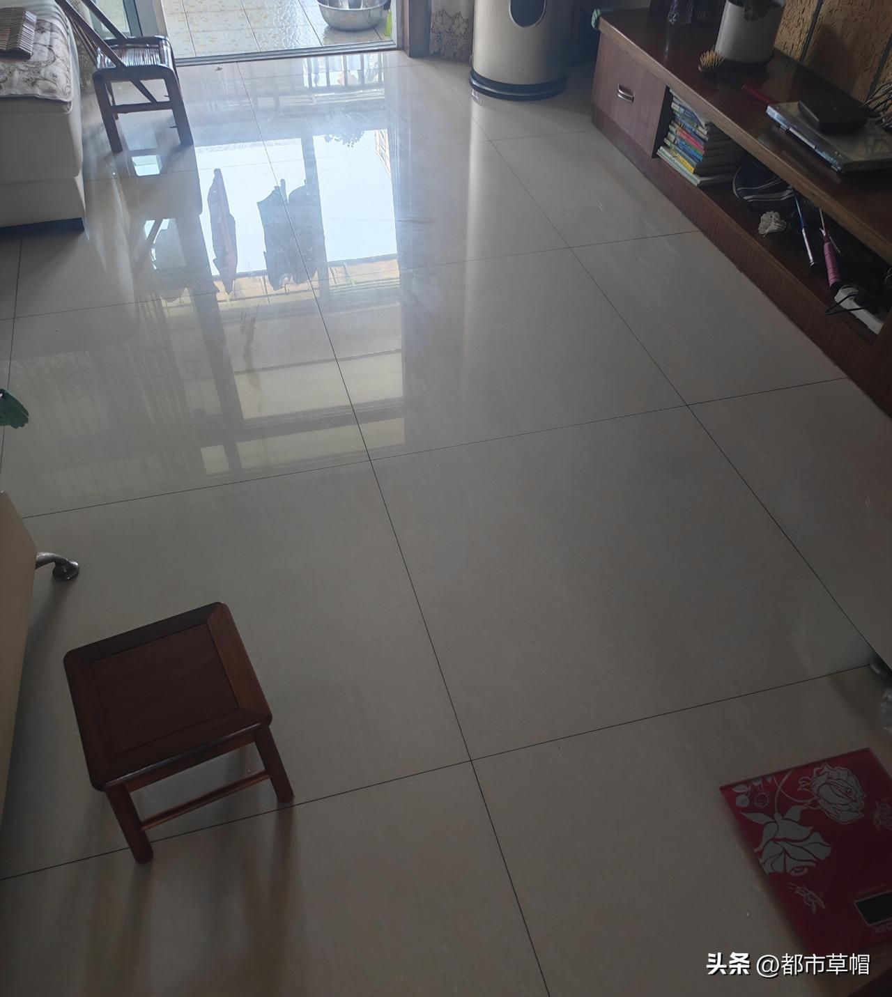没有对比，就没有伤害！

外孙女回去了，家里的卫生稍微打扫了一下。楼上的邻居过来