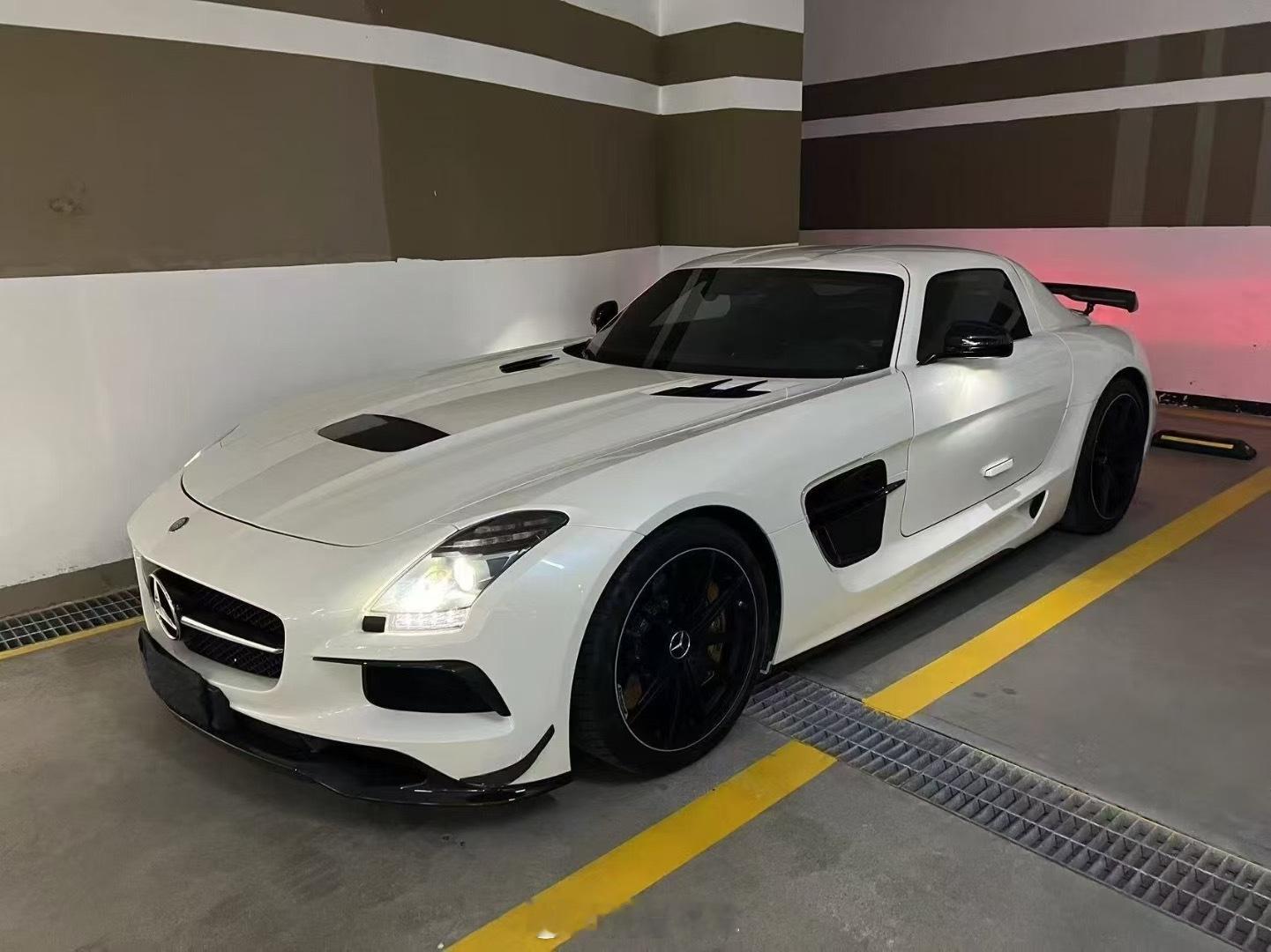 最新 推荐2014款 SLS AMG BS32000Km 极品收藏老板来国内限量