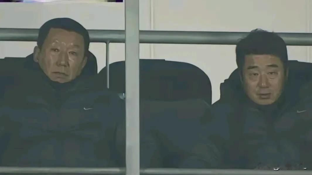 看到这张图片，不知道泰山队球迷的心里感觉好笑还是感到气愤！关键时刻，关键比赛，一