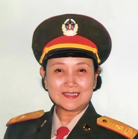 1966年，八一厂已经很乱了，当时厂里私底下流传着一句话：“男的，不如女的，老的