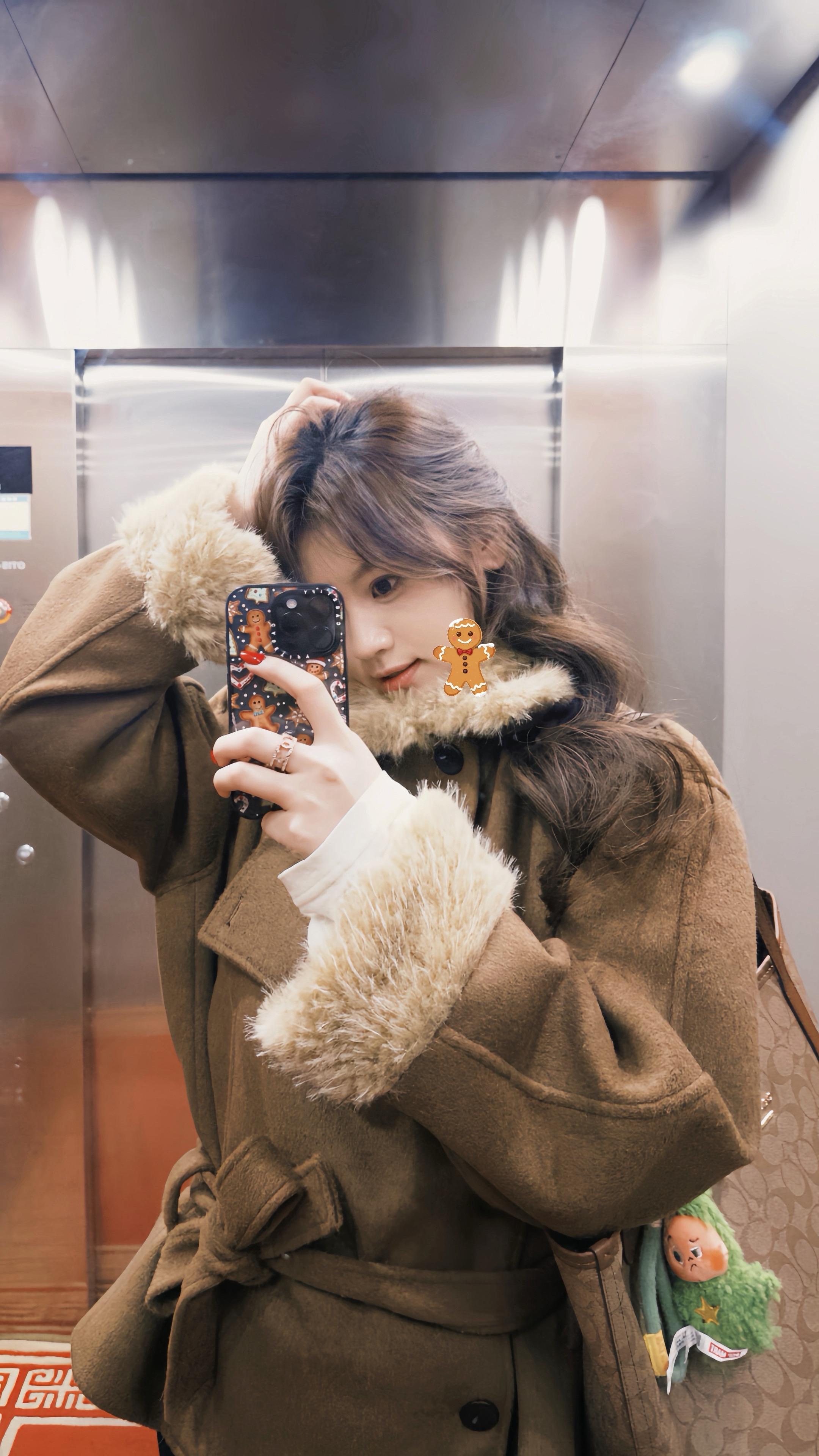 你是个很可爱很漂亮的女孩 别为了身材而总想着减肥不吃东西 如果有人否定...