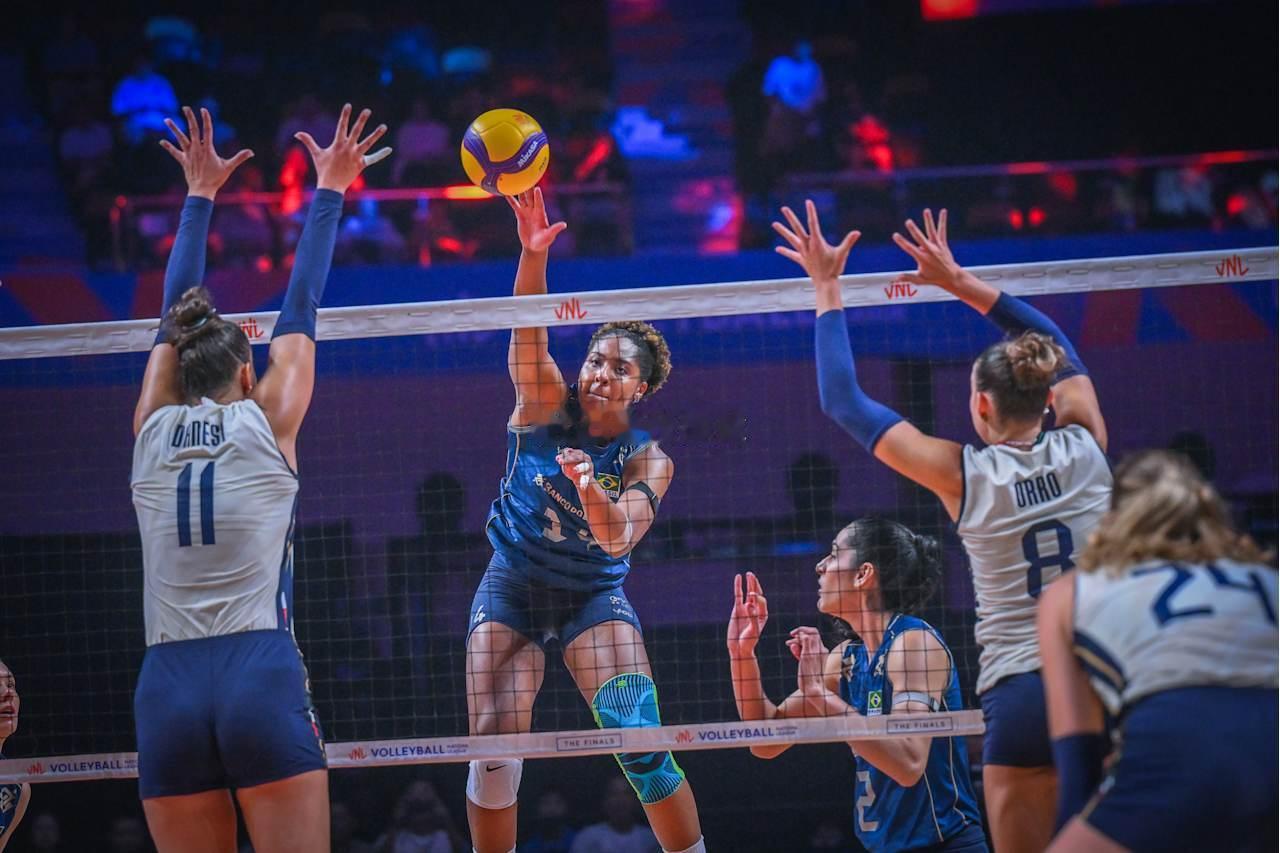 2026年世界女排联赛总决赛半决赛巴西女排vs意大利女排第三局：26-24大比分