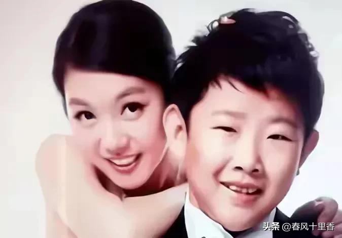 这个演員身高一米五，娃娃脸，站在成熟温婉的太太身边，就像个孩子牵着大人。侯祥真是