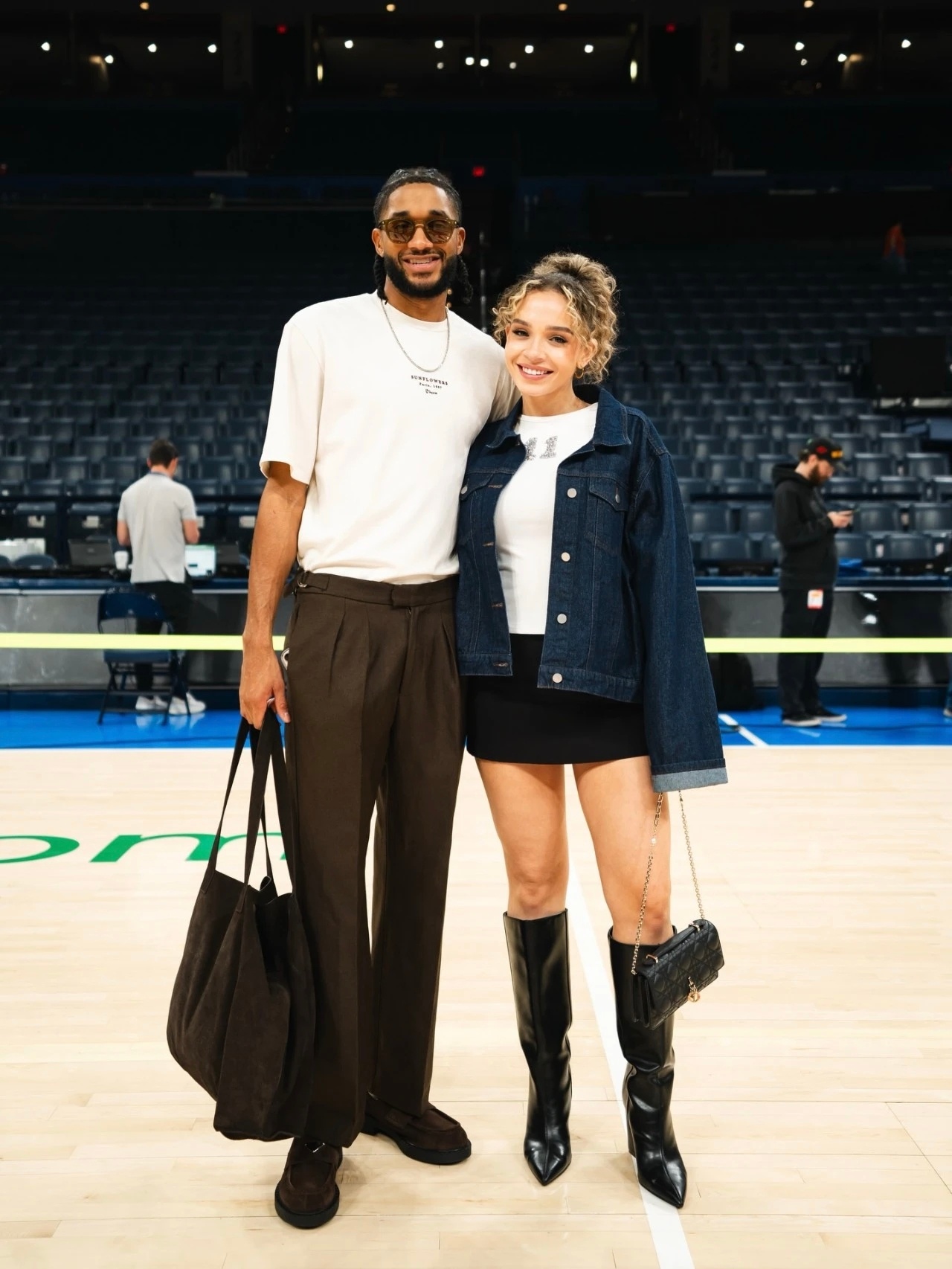 以赛亚乔的女友Emma晒照~雷霆vs76人杰伦威廉姆斯明日复出雷霆