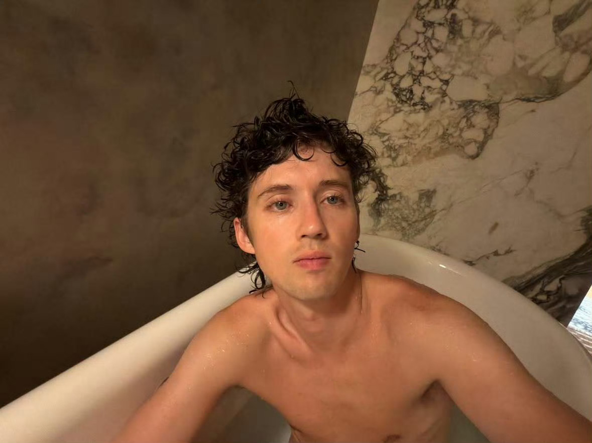 Troye Sivan 最新自拍曝光：troyesivan