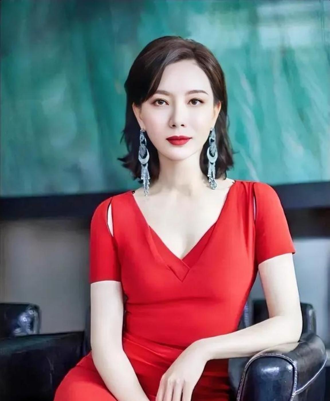 2006年，冯小刚筹集8000万，拍摄《集结号》，原定女主角是陈数，电影刚拍了5