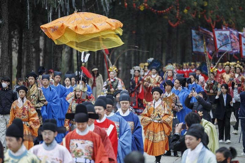 北京十三陵景区再现明皇室谒陵盛况
一、千年陵寝重启大明礼乐，实景复刻国宝画卷
清