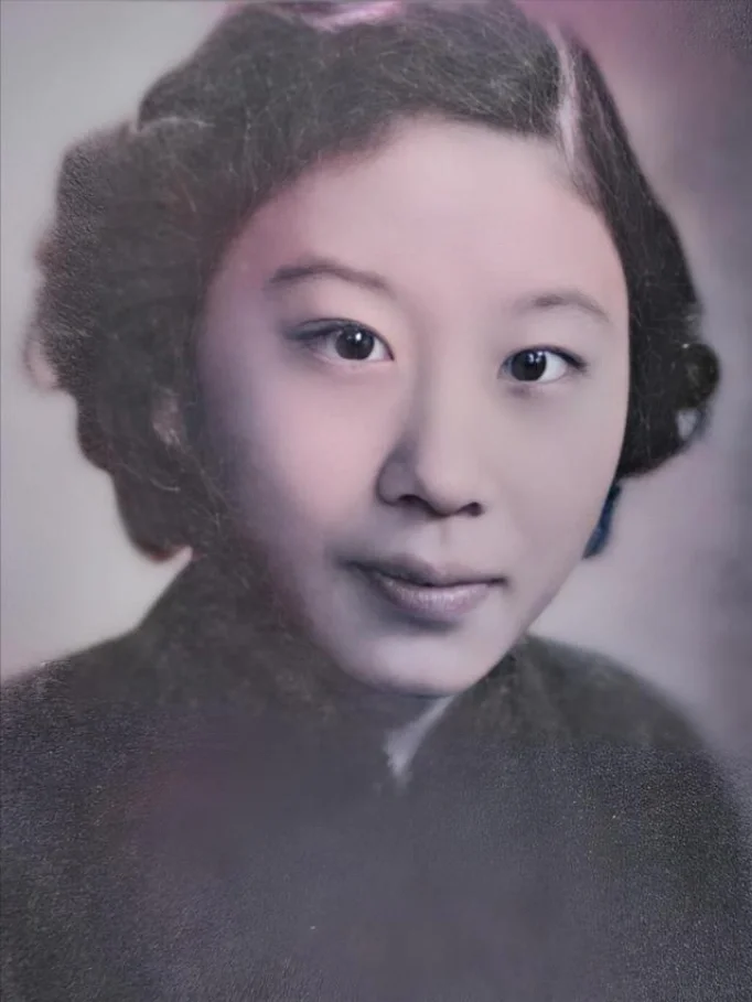 “姐 夫，你怎么能这样，还请自重些！”1931年，民 国名媛蒋冬华在一番交谈后