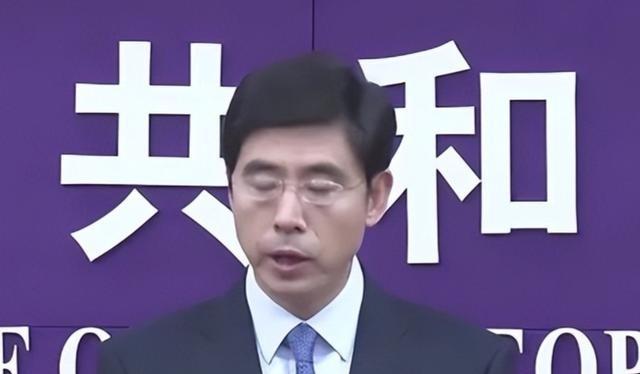 中国又悄悄关上了一扇更要命的门！在稀土还未撕完的时候，中国又加紧了另外一出口，而