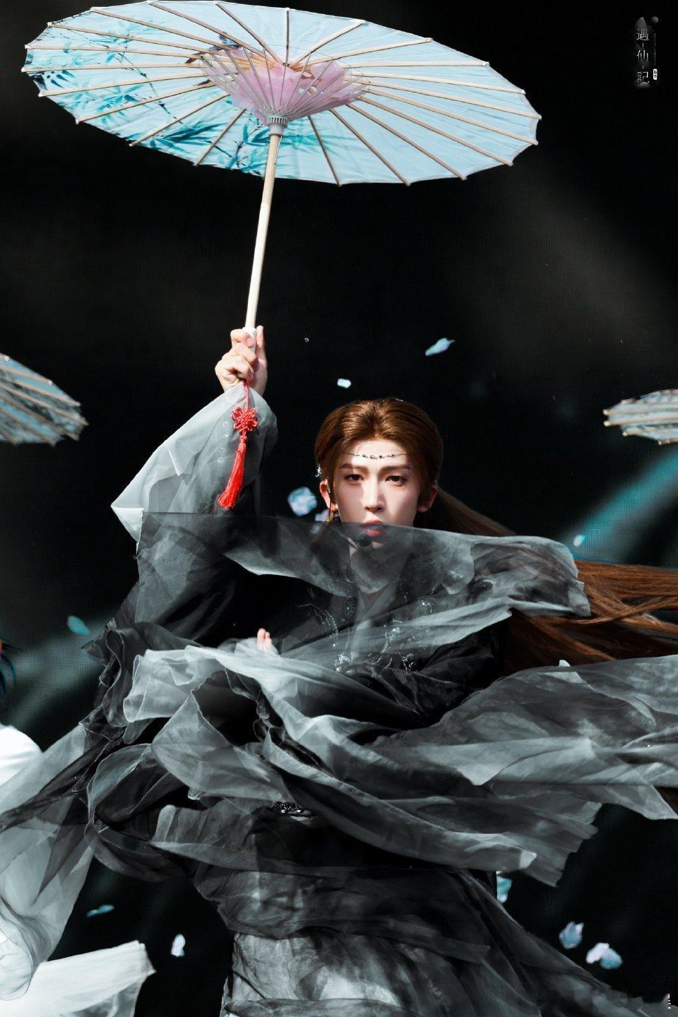 刘宇 真高雅人士 刘宇的反差感太可爱！受惊、狂喜都保持淡定姿态，跳舞时的优雅体态