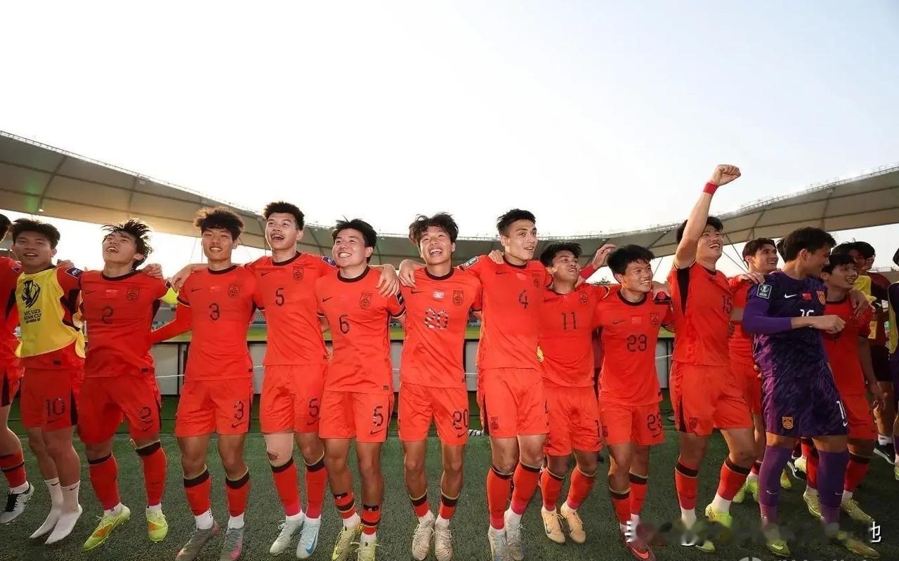 u23国足半场0比2日本小日本的备战很有针对性，对咱大巴阵就得边路来回拉扯，然后