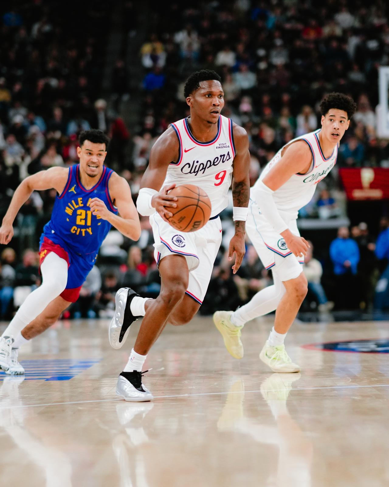 对马瑟琳真香了！
今天替补上场打了33分钟，投篮22中12，三分球6中2，得到了