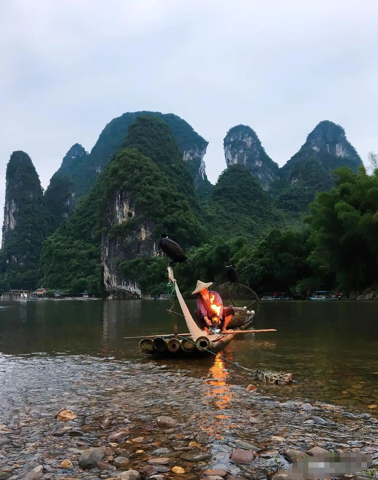 文章

同事问我五一去哪了，我说在大理一个小村子里喝了五天茶，一张景区门票都没买