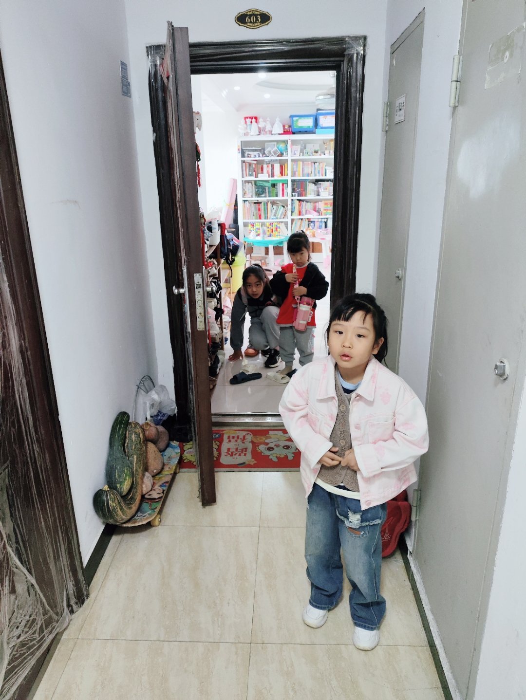琦妙依 每日出门日常，二姐告假，三姐秋游[哪吒使坏]听说是重阳节顺便敬老活动[嘻