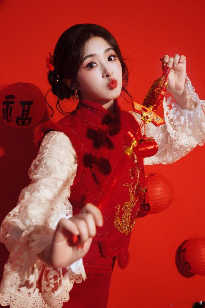 张含韵戏腔甜度拉满张含韵王珮瑜合唱京剧戏歌央视春节戏曲晚会 央视戏曲晚会名场面！