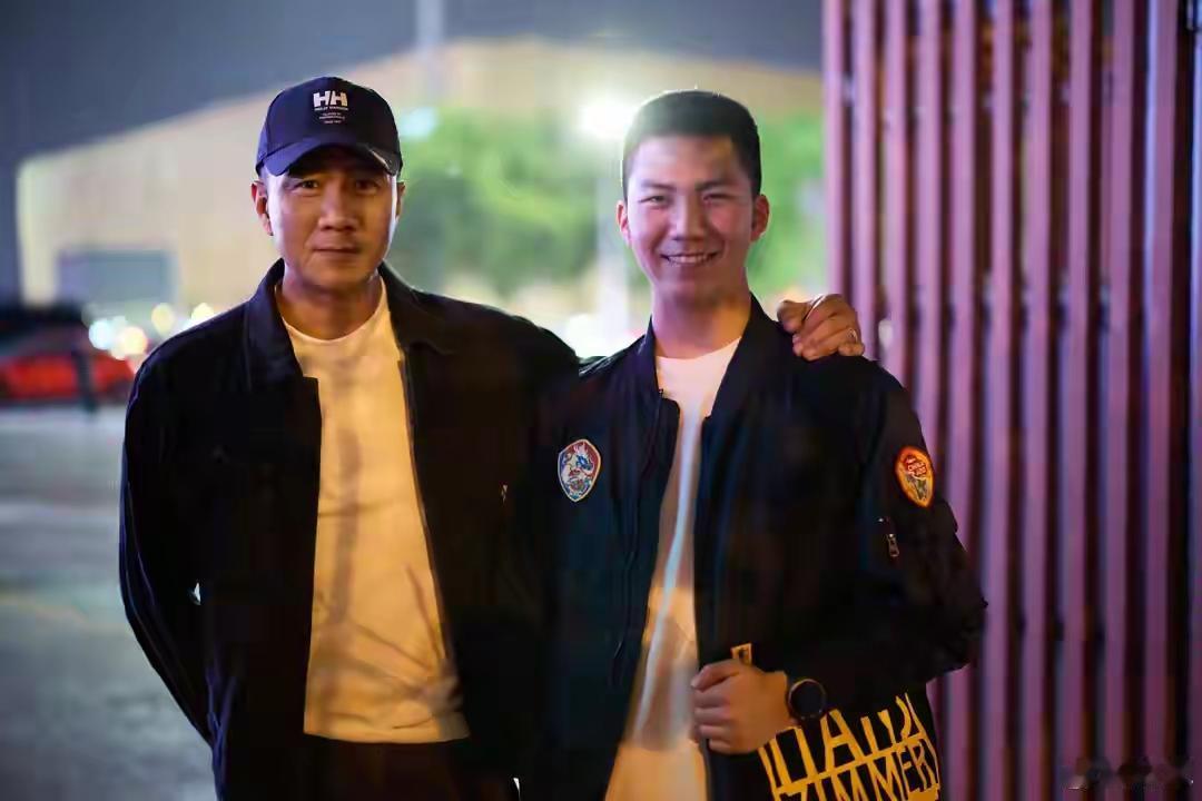 胡军称儿子康康没想过进演艺圈：他有报效国家的愿望
胡军的话语中透出一股难以掩饰的