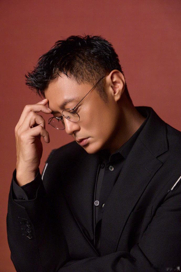 余文乐艾热王以太每个人都是vocal担当说真的这组太惊喜，三个人个个都能唱，声线