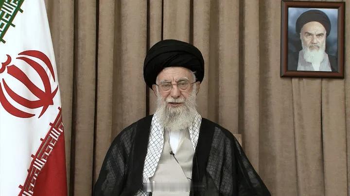 伊朗最高领袖哈梅内伊直接对特朗普放话：你的手上早就沾满了血腥！9日当天，这位82