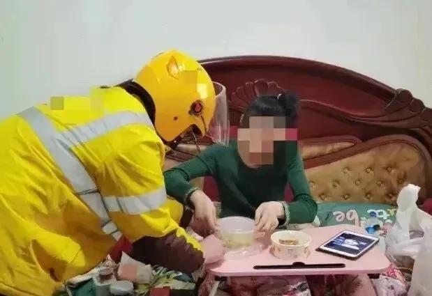 2018年杭州，21岁外卖员叶阳辉接到了一单特殊的配送。订单备注栏里只写了六个字