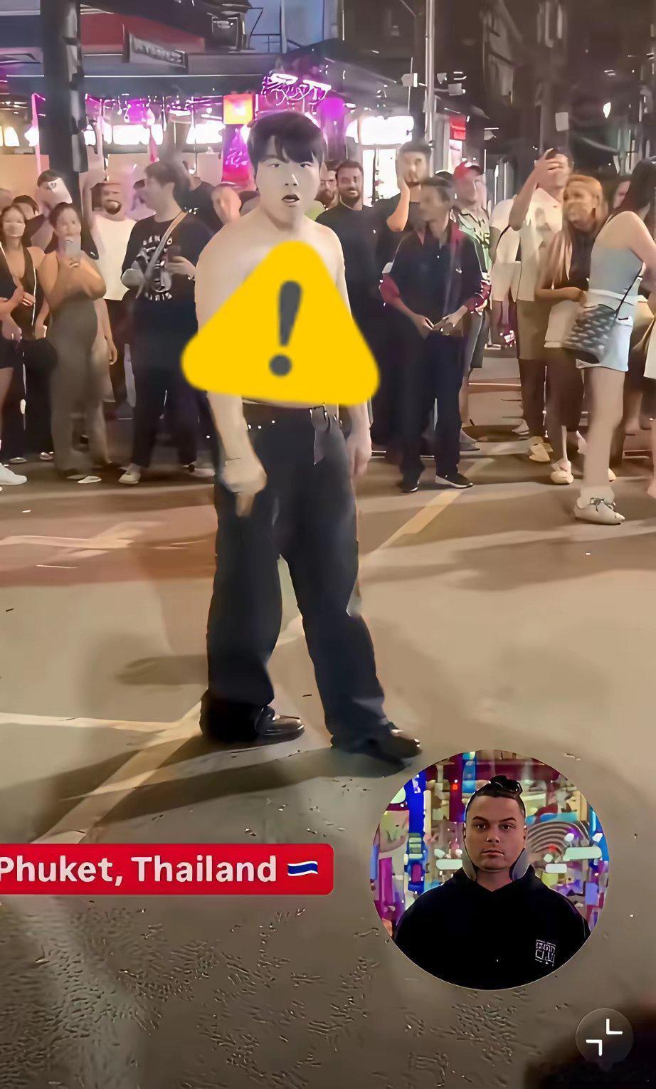 韩国游客在曼谷喝醉酒撒酒疯，光着膀子在街上大喊大叫用英语说自己是中国人，引来很多