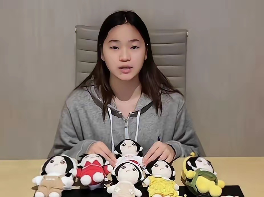 19岁全红婵最新亮相！暴瘦14斤后颜值飙升 长发披肩太温柔 灵气十足 