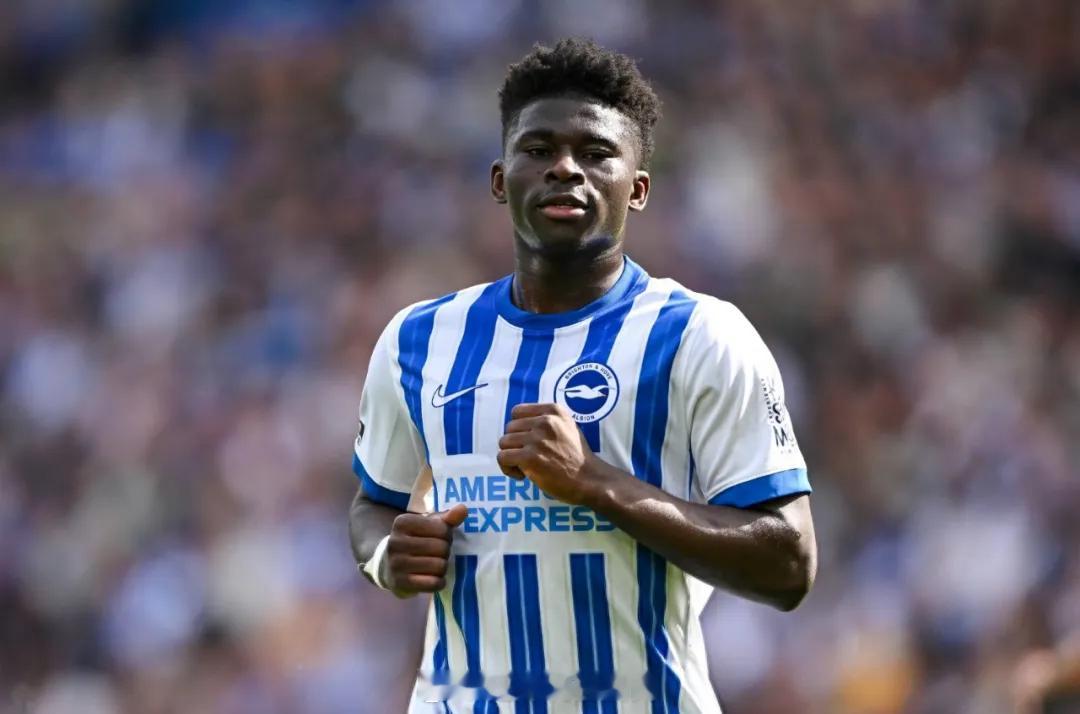 罗马诺发推：自从去年夏天以来，曼联依然和巴莱巴的阵营保持着经常的联系。巴莱巴是曼