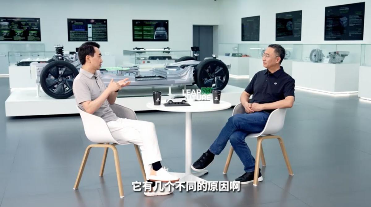 为什么中国新能源汽车能够“弯道超车”？答案就藏在刘润与朱江明的访谈中。

最近3
