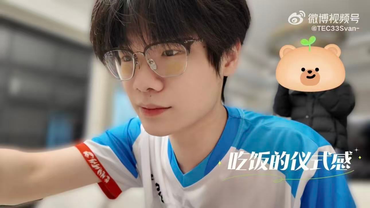 33吃饭肉眼可见幸福起来了 33Svan新vlog来袭，干饭仪式感拉满吃得香甜又