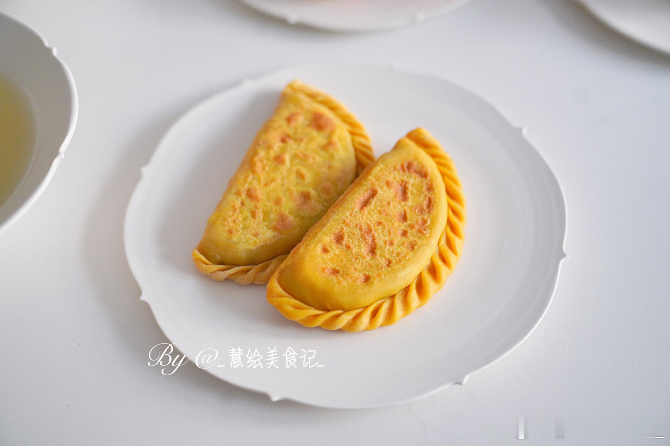 烫面韭菜盒子食谱~简单又好吃，凉了之后皮也是软的~#我的美食日记##春天的第一口